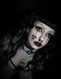 Hi guys! I'm thinking about getting my eyebrow pierced, can I see some  pictures of yours??