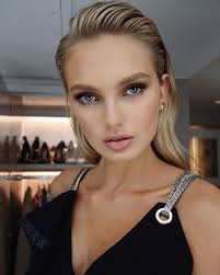 Ummuhan Gumus Adli Kullanicinin Romee Strijd Panosundaki Pin Eski Sac Modelleri Sac Sik Sac Modelleri