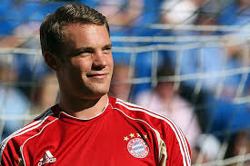 Manuel neuer, 35, from germany bayern munich, since 2011 goalkeeper market value: Wie Manuel Neuer Seinen Erfolg Fur Kinder In Not Einsetzt