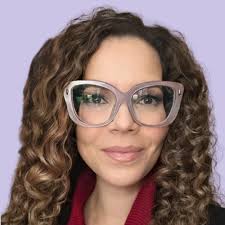 Here's something surprising! 💥 I'm not into taking a ton of supplements  daily. Yes, you read that right. While many use endless pills and powders  (that was me as well) I believe