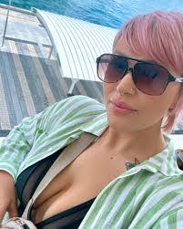 Kari Byington's Instagram, Twitter & Facebook