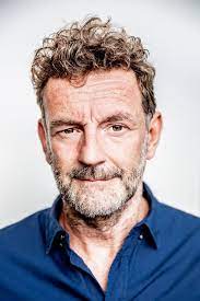 Bestseller auteur, fanatiek blogger, motivational speaker en pubervader. Kluun Monogamer Dan Ooit Ik Pleeg Geen Overspel Meer Ik Ben 56 Show Ad Nl