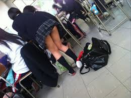 学校内で撮影されたJKのパンチラ画像が生々しくてエロいなぁーｗｗｗｗｗｗｗｗｗ | 素人エロ画像やったる夫