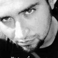 100+ perfiles de «Emil»