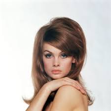 This bee hive hair style has elegance and sophistication, but is also quite fun with its '60s updo hairstyles throwback. 60s Hairstyles 2019 Photo Ideas Step By Step
