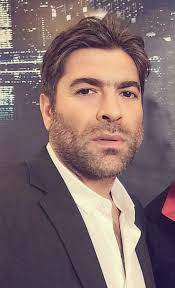 وظهر كفوري في الفيديو المرفق لحظة صعوده الى المسرح مؤدياً أغنيته الجديدة كلنا مننجرّ. Amy Amysuperman2016 Profile Pinterest