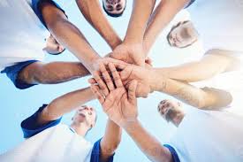 gli sport, cerchio e calcio squadra con loro mani insieme per motivazione, Potenziamento o unità. fitness,