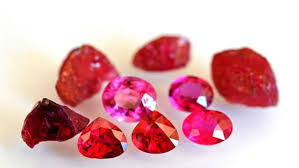 Ruby is one of the traditional cardinal gems, together with amethyst, sapphire, emerald, and diamond. Kamen Rubin Svojstva I Osobennosti