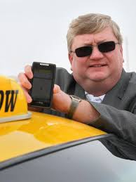 Smartphone app hails, tracks taxis