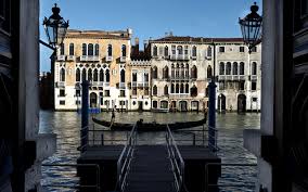Gebunden in gut erhaltenem pergamentband des 16. Aman Canal Grande Venedig Pillow Pepper