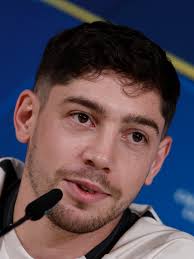 🎙️🔥 Fede Valverde sobre Arda Güler: 🗣️ "Es un joven con mucho futuro y  un placer tenerlo en el Real Madrid. Tiene todas las cualidades para ser  ídolo y dejar huella en el club." 💪 "Muchos jugadores ...