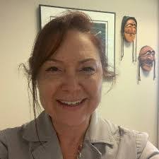 Robyn Gray's Instagram, Twitter & Facebook