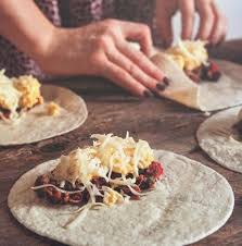 Burritos Dejeuner Trois Fois Par Jour Burritos Make Ahead Breakfast Burritos Breakfast Recipes Casserole