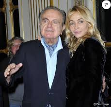 Emmanuelle beart toujours aussi impressionnante à l'écran, cependant tout son talent ne permet pas de rattraper un scénario trop faible et une mise en scène mielleuse. Emmanuelle Beart Epinglee L Emotion Et La Fierte De Son Pere Guy Beart Purepeople