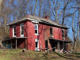Abandoned House On A Hillside In Crooksville Ohio In Perry County Abandoned Houses Old Abandoned Buildings Abandoned Village