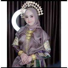 Banyak sekali baju bodo modern yang bisa menjadi pilihan kolektor baju unik. Harga Baju Bodo Terbaik Kostum Pakaian Wanita Juni 2021 Shopee Indonesia