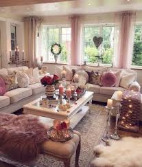 Don't let your small living room cramp your style. Recreate This White And Pink Cozy Living Room Decor Livingroom Decor Wohnzimmer Dekor Wohnzimmer Gemutlich Wohnzimmer Ideen Wohnung