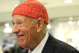 I 2010 regnet tidsskriftet kapital thon som norges rikeste mann, med en anslått formue på 21,3. Nyheter Naeringsliv Olav Thon Kjopte Storsenter I Bergen