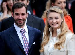 Fiu al marelui duce ereditar, prinţul guillaume, şi al soţiei sale stephanie, băieţelul se numeşte charles „naşterea primului copil al cuplului moştenitor va fi salutată cu 21 de salve de tun trase de o în luxemburg, rolul marelui duce este pur reprezentativ. Cine Sunt Viitori Regi Ai Europei TanÄra GeneraÈie Care AÈteaptÄ SÄ Preia Tronurile Impact