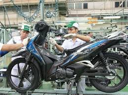Cara memperbaiki asap putih keluar dari knalpot. 6 Penyebab Keluar Asap Hitam Dari Motor