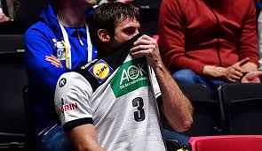 Zusammen im mannschaftskreis kann sich das team mit dem ruf noch einmal auf das. Handball Em Deshalb Ist Die Kritik An Dhb Kapitan Uwe Gensheimer Quatsch