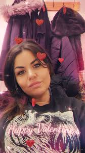 Introduction and photo sharing in a social media group