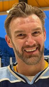 Vojtěch Dyk v roli sexy, ale svérázného profesora zažije pořádný adrenalin 