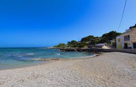 Die wohnung verfügt über 2 doppelzimmer mit einbauschränken und zugang zum innenhof. Ferienhaus Tomasa Auf Mallorca Mieten Finca Ferienhaus