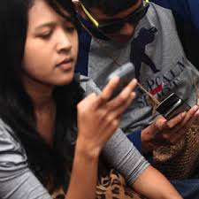 Peribahasa ini adalah di antara peribahasa peranan ibu bapa yang paling popular. Kisah Nomophobia Si Pecandu Gadget