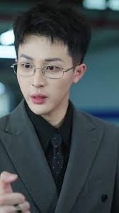 Chàng trai vì cứu sống một ông chú trên đường mà đến trễ buổi họp với đối  tác, và danh tính thật sự của ông chú làm cho mọi người bất ngờ