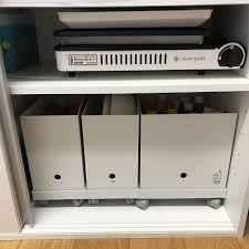 上田 麻希子 on instagram uedmkkキッチン収納 お鍋が恋しい季節到来 ちょっと前に収納を変えたスペース 食器棚の1番下に 無印良品 の収納ケース キャスターでお鍋セットを カセットコンロの近くには ガス クローゼット 収納 収納