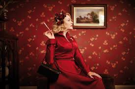 A darkly satirical novel of love, revenge, and 1950s haute coutur. The Dressmaker Fischpott