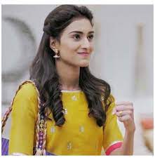 Engagement Hairstyles Indian For Big Forehead Engagementhairstylesindianforbigforehead U R Indian Hairstyles Engagement Hairstyles Bollywood Hairstyles