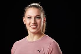 Dabei erfahren wir nachträglich den ursprünglichen wohnort von gloor: Angelica Moser Offizielle Website