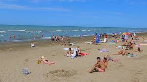 A flower shop in baku, azerbaijan. Either Dirty Or Not Free What S Wrong With The Beach Season In Baku Meydan Tv