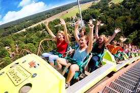 Familienspass Dank Tagesticket Fur Einen Unglaublichen Vergnugungspark Ab 17 95 Urlaubsheld De Freizeitpark Vergnugungspark Park