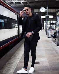 Waiting For My Train Time For New Adventures Have A Nice Evening Guys Vestir Casual Hombre Moda Casual Hombre Ropa De Hombre Casual Elegante