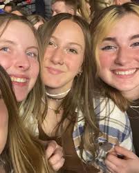 🎶 if we could just stay here in this a minute lose all track of time🎶