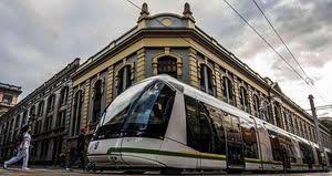 La línea a , que tiene 25,8 kilómetros (16,0 millas) de largo y da servicio a 21 al 2019, existen 27 estaciones de metro, 15 estaciones de metrocable, 3 estaciones de tranvía (+ 6 paradas), 20 estaciones de brt (+ 8 paradas de buses. Estos Son Los Planes Futuros Del Metro De Medellin