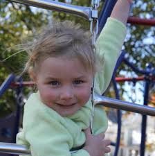 heyyyy im India Sky Hernandez and i'm 100% committed to Smith! i'm from  Waterville, ME and intend to major in political science and join the  orchestra