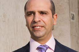 La pagina ufficiale di checco zalone su facebook! Checco Zalone Immunita Di Gregge Il Comico Nei Panni Di Modugno