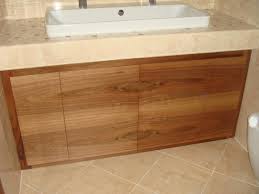 Questo bagno in muratura mostra tutte le virtù della soluzione: Mobile Da Bagno In Muratura In Noce Nazionale Falegnameria Conca