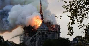 Un fuerte incendio consumió en la noche del lunes a la catedral de notre dame de parís, uno de los monumentos más emblemáticos de la capital francesa, que cada año es visitado por unas cerca de la medianoche el presidente emmanuel macron habló ante la prensa, a pocos metros de notre dame. Incendiu De ProporÅ£ii La Catedrala Notre Dame Din Paris Video