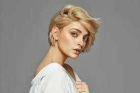 Per l'estate 2021, poi, conquistano le chiome lunghe, corte e medie a colpi di layers.uno dei più fighi del momento, ad esempio, trasforma i capelli. Tagli Capelli Primavera Estate 2021 Donna 7 Look Da Copiare Donnad