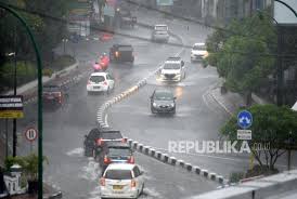 Maybe you would like to learn more about one of these? Membaca Hikmah Di Balik Ayat Ayat Penciptaan Hujan Republika Online