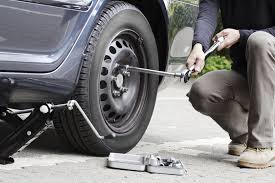 Erfahren sie, wann und warum sie von sommerreifen auf winterreifen wechseln sollten. Autoreifen Umstecken Lassen Hukendu Ratgeber