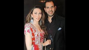 Look at the top 10 pictures of karishma kapoor without makeup. When Karisma Kapoor Was Put On Sale By Husband Sanjay Kapur On Her Honeymoon Filmibeat