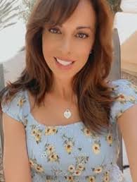 Eva Long's Instagram, Twitter & Facebook