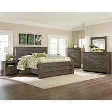 Villa kunterbunt 3 bedrooms 2 bathrooms home. Dark Brown Weathered Oak Style Furniture Hayward Mansion Bedroom Set American Freight Bedroom Sets Queen King Bedroom Sets Bedroom Sets