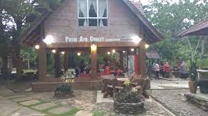 El espacio there is ample of parking space and for event. Tripify Putri Ayu Chalet Yan Besar